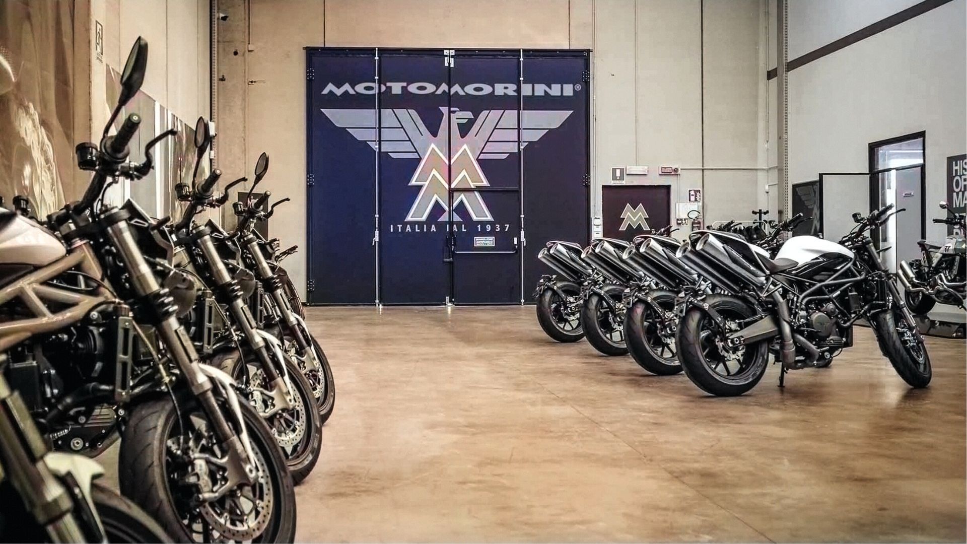 Showroom de Moto Morini con motos en exhibición